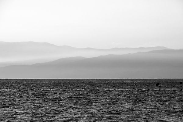 포토 JPG 해외이미지 주간 바다 산 흑백 풍경 사람없음 야외 수평선 해외포토 자연요소 촬영기법 파일형식 이미지허브