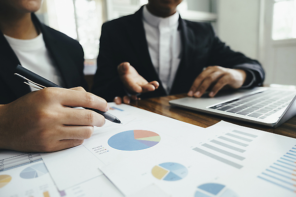 포토 JPG 해외이미지 직업 비즈니스 통신 통계 성공 회의 설계 한명 금융 사무실 자료 정보 직장인 비즈니스맨 그룹 시장 계획 주식 위험 토론 분석 동료 상담 경영자 투자 온라인 회계 경영 마케팅 분석가 프로젝트 인터랙티브 브레인스토밍 해외포토 1 남자 컨셉 관계 사람 경제 리더 파일형식 이미지허브