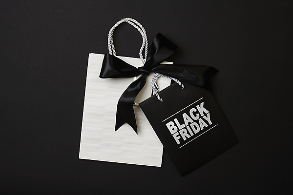 포토 JPG 해외이미지 종이 백그라운드 컨셉 가방 비즈니스 포장 검은배경 휴가 선물 사람없음 쇼핑 쇼핑백 유행 세일 쌓기 상점 검은색 축제 축하 인사 시장 구매 사인 상업 패키지 질서 소매 온라인 승진 금요일 마케팅 매각 플랫레이 카피스페이스 블랙프라이데이 제의 해외포토 잡화 컬러 모션 데이이벤트 공백 예절 플랫 요일 파일형식 이미지허브