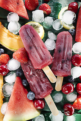 포토 JPG 해외이미지 딸기 아이스크림 수박 실내 사람없음 얼음 체리 달콤 시원함 레몬 가득함 과일아이스크림 막대아이스크림 수박조각 해외포토 자연요소 조각 과일 디저트 내부 맛 파일형식 이미지허브