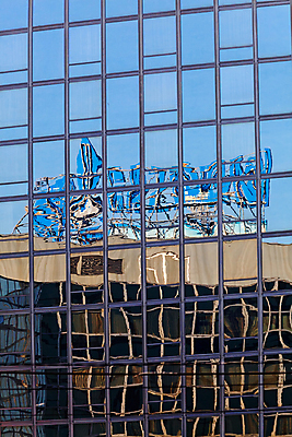 포토 JPG 해외이미지 디자인 외관 벽 백그라운드 회사 비즈니스 건축양식 창문 유리 하늘 추상 미래 새로움 사람없음 건물 금융 파란색 빛 사무실 반사 노란색 탑 고층빌딩 거울 도시 센터 재산 도심 야간 큼 질감 투자 빛망울 진짜 철강 해외포토 자연요소 건축물 건축 컬러 컨셉 무늬 재질 빌딩 경제 크기 파일형식 이미지허브