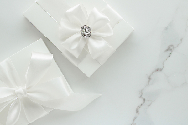 포토 JPG 해외이미지 리본 포장 사람없음 선물상자 흰색 오브젝트 대리석 해외포토 컬러 재료 선물 상자 파일형식 이미지허브