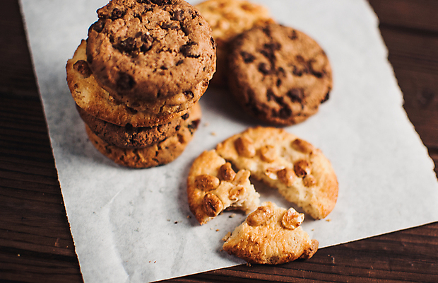 포토 JPG 해외이미지 음식 백그라운드 컨셉 다이어트 탁자 디저트 건강 사탕 요리 사람없음 목재 갈색 크래커 쿠키 초콜릿 견과류 수확 신선 판넬 바 오븐 달콤 쓰레기 굽기 생태계 복고 채식 땅콩 서빙 새장 알레르기 단백질 당뇨병 부스러기 아마 옛날 탄수화물 개암 비건 해외포토 나무 열매 꽃 컬러 가구 농업 재료 가전제품 맛 질병 구이 영양소 채식주의자 케이지 파일형식 이미지허브