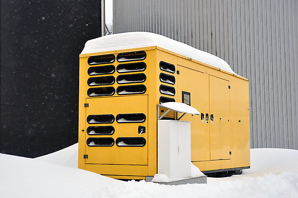 포토 JPG 해외이미지 산업 겨울 공장 사람없음 야외 건물 힘 기계 장비 발전기 에너지 추위 공구 긴급 12월 사건 볼트 연료 엔진 세대 모터 고립 디젤 지원 폭설 공급 해외포토 건축물 계절 공업 눈_날씨 발전소 도구 날짜 자연재해 파일형식 이미지허브