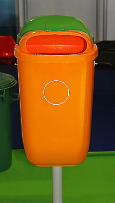 포토 JPG 해외이미지 오렌지 새로움 사람없음 재활용 쓰레기통 캔 쓰레기 폐기물 컨테이너 플라스틱 낭비 해외포토 산업 컨셉 과일 재질 친환경 파일형식 이미지허브