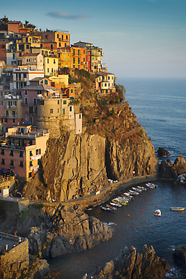 포토 JPG 해외이미지 주간 바다 건축양식 하늘 주택 풍경 사람없음 야외 건물 마을 이탈리아 세계문화유산 해안절벽 선박 친퀘테레 해외포토 자연요소 건축물 건축 유럽 수상교통 절벽 문화재 해안도시 파일형식 이미지허브