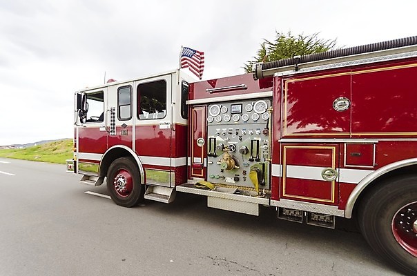 포토 JPG 해외이미지 여행 유니폼 사다리 교통시설 모션 불 건강 사람없음 야외 옆모습 빨간색 빛 미국 긴급 깃발 도시 만 도움 자신감 구출 황금 성조기 보호 은색 위험 큼 승무원 소방관 구조원 속도 공포 캘리포니아 호스 북쪽 짐차 타운 엔진 영웅 기념물 연소 경보 사이렌 샌프란시스코 서쪽 응답 헬프 해외포토 자연요소 직업 옷 감정 뷰포인트 컬러 교통 컨셉 북아메리카 자동차 도구 국기 크기 소방 방향 시설 파일형식 이미지허브