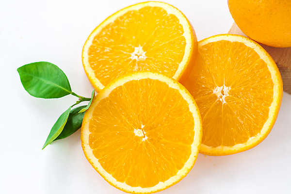 포토 JPG 해외이미지 조각 잎 오렌지 단면 사람없음 나무도마 비타민C 해외포토 식물 과일 도마 목재 비타민 파일형식 이미지허브