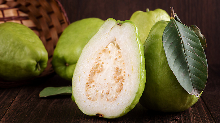 포토 JPG 해외이미지 잎 과일 단면 실내 사람없음 바구니 슬라이스 구아바 나무배경 해외포토 식물 백그라운드 내부 열대과일 파일형식 이미지허브