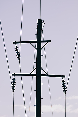 포토 JPG 해외이미지 선 하늘 사람없음 야외 파란색 환경 사진촬영 힘 전선 기둥 연결 큼 전화기 전염 철사 봉 긴장 조이기 해외포토 건축 감정 컬러 모션 촬영 질병 크기 감염 파일형식 이미지허브