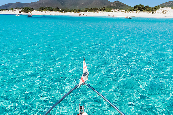 포토 JPG 해외이미지 유럽 모래 바다 섬 여행 자연 하늘 휴가 휴식 사람없음 야외 물 파란색 컬러풀 햇빛 태양 뷰티 맑음 이탈리아 흰색 만 보트 지중해 암초 터키석 파라다이스 해외포토 자연요소 나라 컬러 컨셉 배_교통 날씨 보석 생태계 파일형식 이미지허브