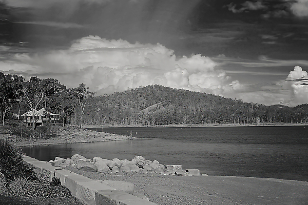 포토 JPG 해외이미지 라이프스타일 계절 공원 호수 가족 자연 흑백 사람없음 야외 건물 물 햇빛 평화 항구 맑음 호주 오두막 그늘 댐 방파제 먼지 지역 일반 석호 옛날 해외포토 자연요소 건축물 공공시설 컨셉 관계 교통시설 날씨 촬영기법 생활 태양 오세아니아 생태계 파일형식 이미지허브
