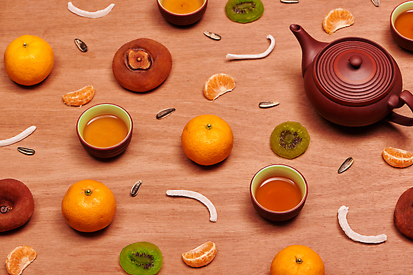 포토 JPG 해외이미지 귤 실내 키위 사람없음 목재 찻잔 찻주전자 곶감 건과일 해바라기씨 나무배경 해외포토 나무 백그라운드 과일 재료 주전자 잔 건조 감 씨앗 내부 파일형식 이미지허브