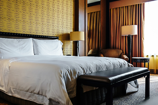 포토 JPG 해외이미지 의자 침구 호텔 휴식 조명 실내 사람없음 빛 인테리어 소파 침대 커튼 객실 해외포토 디자인 가구 컨셉 숙소 내부 파일형식 이미지허브