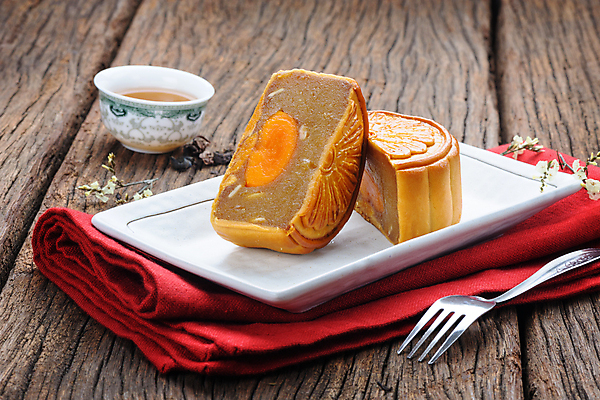 포토 JPG 해외이미지 전통 계절 아시아 문화 음식 디저트 기념 선물 요리 사람없음 케이크 축제 중국 빵집 달 가을 축하 중앙 차 달콤 맛 굽기 군함 노른자 동쪽 고립 페스츄리 맛있는 해외포토 자연요소 나라 음료 빵 컨셉 배_교통 상점 계란 구이 방향 해군 파일형식 이미지허브