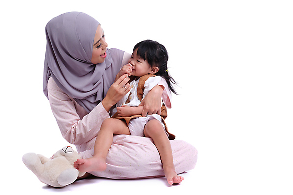 포토 JPG 해외이미지 전통 응시 여자 딸 행복 종교 문화 얼굴 어린이 백그라운드 가족 엄마 관리 미소 사람 동양인 인종 두명 목도리 기쁨 흰색 인사 이슬람교 박수 인도네시아 동쪽 말레이시아 고립 단아함 라마단 소셜 존경 해외포토 시선 잡화 감정 아시아 컬러 관계 표정 손짓 신체부위 예절 방향 파일형식 이미지허브