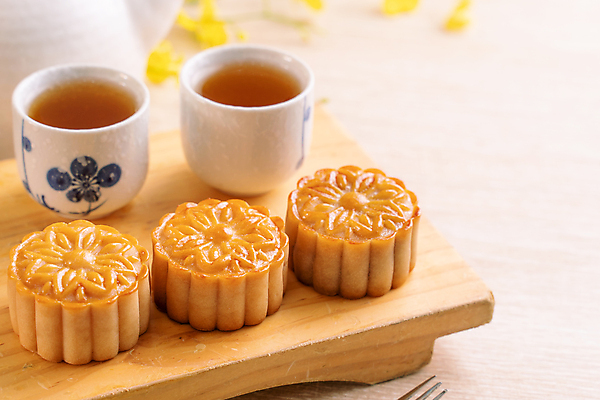 포토 JPG 해외이미지 디저트 실내 사람없음 찻잔 나무받침 베이지색배경 월병 해외포토 음식 백그라운드 잔 내부 목재 과자 받침대 중국전통 베이지색 파일형식 이미지허브