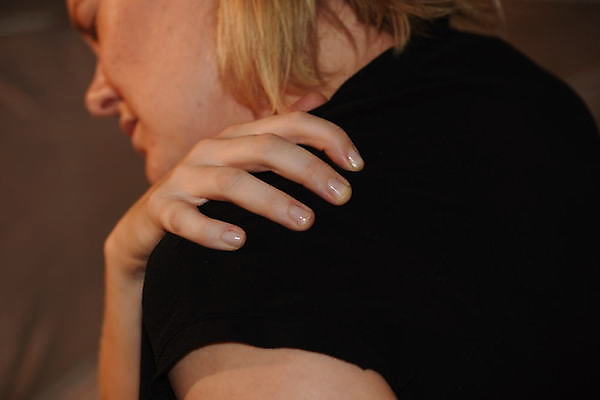 포토 JPG 해외이미지 모양 백인 모델 웰빙 여자 중년 신체 해부 근육 스트레스 건강 한명 사람 성인 신체부위 금발 건강관리 고통 질병 상처 척추 어깨 문제 긴장 성별 호모사피엔스 해외포토 서양인 1 헤어스타일 감정 의학 뼈 관리 파일형식 이미지허브