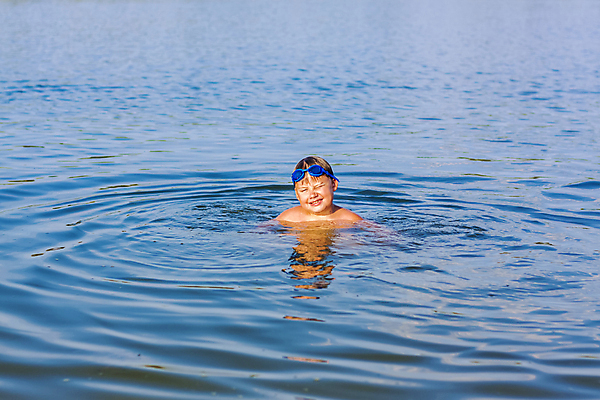 포토 JPG 해외이미지 라이프스타일 수영복 행복 어린이 바다 섬 가족 휴가 열대 한명 웃음 사람 야외 물 강 태양 수영 기쁨 연못 유머 아빠 떨어짐 해외포토 자연요소 1 옷 감정 컨셉 관계 표정 생활 수상스포츠 파일형식 이미지허브