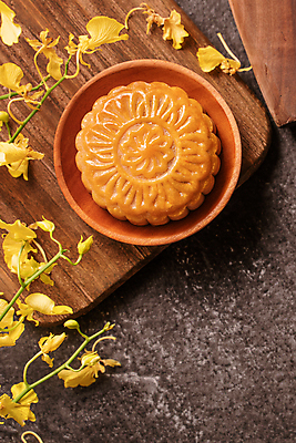 포토 JPG 해외이미지 꽃 디저트 실내 사람없음 나무받침 월병 나무배경 해외포토 식물 음식 백그라운드 내부 목재 과자 받침대 중국전통 파일형식 이미지허브