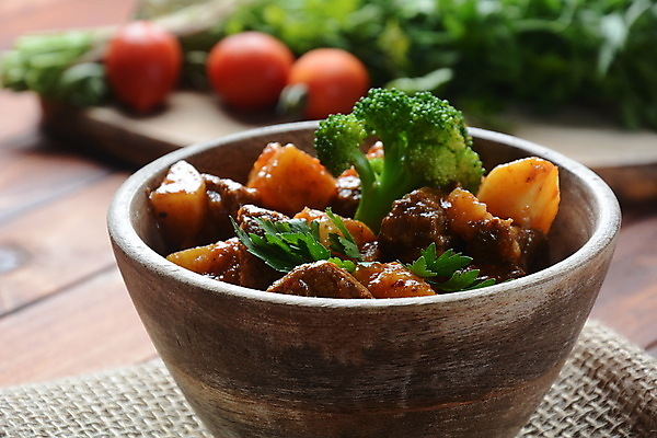 포토 JPG 해외이미지 전통 접시 음식 백그라운드 토마토 채소 탁자 파프리카 파슬리 건강 육류 돼지고기 요리 사람없음 빨간색 식사 저녁식사 당근 소고기 시골 뜨거움 냄비 굽기 매움 레시피 후추 점심식사 핸드메이드 맛있는 해외포토 식기 컬러 가구 식재료 뿌리채소 맛 솥 구이 향신료 파일형식 이미지허브