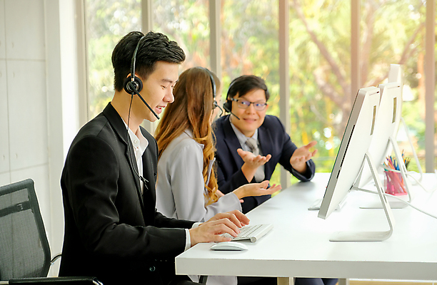 포토 JPG 해외이미지 백인 직업 비즈니스 통신 탁자 노동자 스트레스 직장 사람 앉기 일상 세명 스마트폰 컬러풀 사무실 시간 잠 업무 비즈니스맨 그룹 토론 지루함 동료 회의실 게으름 습관 나쁜 단절 운영자 해외포토 서양인 남자 감정 컬러 가구 컨셉 회사 관계 모션 라이프 핸드폰 스마트기기 작업 직장인 파일형식 이미지허브