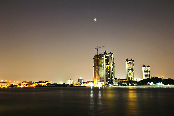 포토 JPG 해외이미지 야경 태국 사람없음 야외 건물 강 도시풍경 항구 달 도시 타워크레인 해외포토 자연요소 건축물 아시아 교통시설 풍경 야간 기중기 파일형식 풍경_경치 이미지허브