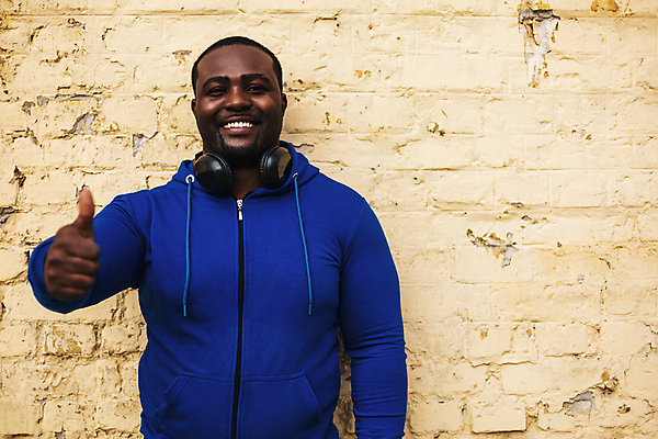 포토 JPG 해외이미지 남자 행복 벽 스포츠 휴식 벽돌 건강 한명 미소 인종 성인 야외 건물 운동복 조깅 운동 검은색 헤드폰 힘 활발 손상 도시 최고 결심 유연 비만 연습 근육질 보여주기 그런지 옛날 줄이기 카피스페이스 해외포토 1 건축물 옷 감정 컬러 음향기기 컨셉 모션 근육 표정 사람 공백 몸매 파일형식 이미지허브