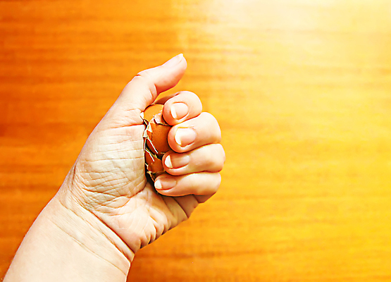 포토 JPG 해외이미지 손 여자 감정 음식 컨셉 재료 건강 요리 사람없음 노란색 주방 계란 식사 치킨 튀김 분노 껍질 사발 유기농 날것 슛 노른자 파열 깨짐 단백질 단절 부정적 스크램블 취급주의 판유리 해외포토 웰빙 컬러 유리 경고 사람 신체부위 알 사기그릇 계란요리 닭고기요리 영양소 파일형식 이미지허브