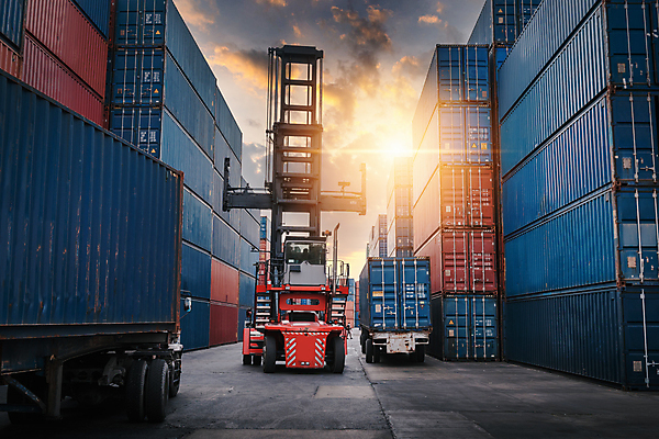 포토 JPG 해외이미지 주간 사람없음 야외 일몰 트럭 컨테이너 무역 산업시설 무역항 산업현장 지게차 무역센터 해외포토 자연요소 산업 자동차 노을 중장비 파일형식 이미지허브