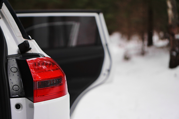 포토 JPG 해외이미지 디자인 계절 여유 여행 백그라운드 겨울 밭 자동차 자연 휴가 서기 사람 풍경 사람없음 야외 옆모습 빨간색 금발 뷰티 여행객 문 얼음 검은색 추위 흰색 오픈 바퀴 숲 서리 깨짐 비포장도로 자동 눈내림 해외포토 자연요소 헤어스타일 감정 도로 육상교통 뷰포인트 컬러 컨셉 농업 모션 눈_날씨 생태계 파일형식 이미지허브