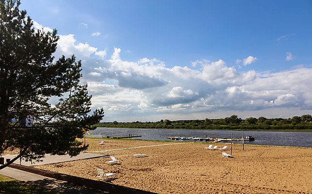 포토 JPG 해외이미지 유럽 산업 바다 여행 오렌지 교통시설 자연 하늘 휴가 주택 따뜻함 안테나 사람없음 물 파란색 강 태양 뷰티 노란색 마을 일출 항구 일몰 보트 저녁 기중기 광택 폴란드 내추럴 드론 해외포토 자연요소 나라 컬러 교통 배_교통 과일 통신 건물 노을 중장비 야간 시설 생태계 파일형식 이미지허브