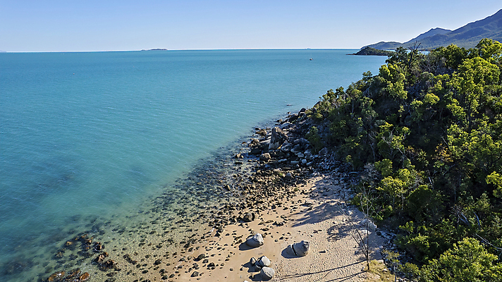 포토 JPG 해외이미지 나무 모래 파도 바다 섬 자연 조류 하늘 산 안테나 풍경 사람없음 야외 초록색 물 파란색 모래사장 태양 환경 수중 조약돌 호주 숲 암초 잔물결 해일 해외포토 자연요소 식물 동물 물결 컬러 통신 돌_바위 오세아니아 자연재해 생태계 파일형식 이미지허브