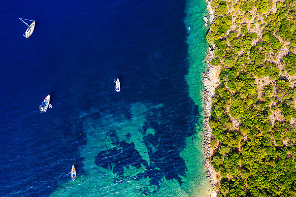 포토 JPG 해외이미지 나무 라이프스타일 바다 여행 요트 자연 휴가 항해 사람없음 물 보트 항공촬영 해외포토 자연요소 식물 뷰포인트 배_교통 생활 생태계 파일형식 이미지허브