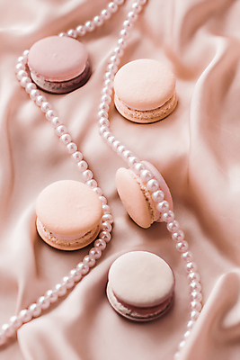 포토 JPG 해외이미지 백그라운드 사람없음 고급 우아함 실크 진주 진주목걸이 마카롱 연분홍색 파스텔톤 해외포토 분홍색 컬러 컨셉 목걸이 디저트 직물 보석 진주_보석 파일형식 이미지허브