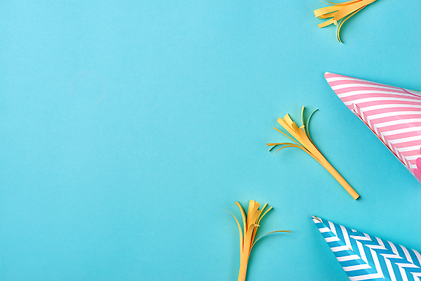 포토 JPG 해외이미지 실내 사람없음 하이앵글 파티 축하 생일 즐거움 파란배경 카피스페이스 해외포토 기념일 감정 뷰포인트 백그라운드 컨셉 이벤트 내부 파란색 공백 파일형식 이미지허브