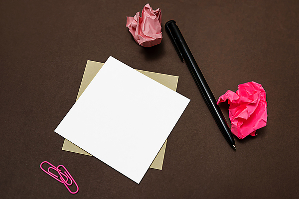 포토 JPG 해외이미지 종이 백그라운드 사람없음 펜 공백 클립 구김 종이뭉치 카피스페이스 해외포토 모션 필기구 뭉치 파일형식 이미지허브