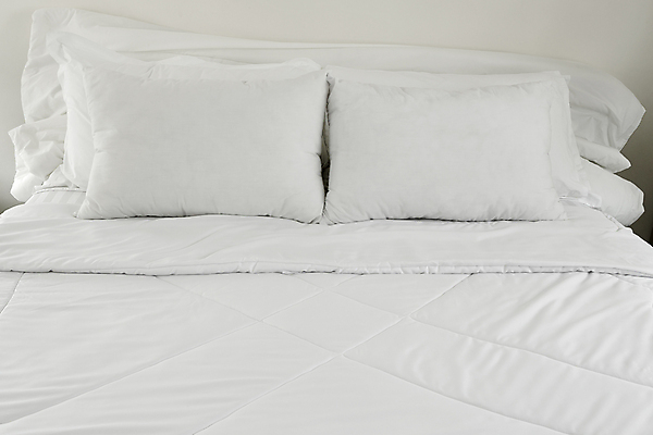 포토 JPG 해외이미지 여행 백그라운드 비즈니스 창문 베개 침구 호텔 아침 휴가 휴식 아파트 주택 실내 사람없음 내부 태양 일출 맑음 일몰 침실 방 흰색 침대 직물 잠 휴양지 시트 리빙 예약 여관 결백 고립 스타일 안락 해외포토 주간 자연요소 컬러 가구 컨셉 숙소 날씨 건물 노을 장소 파일형식 이미지허브