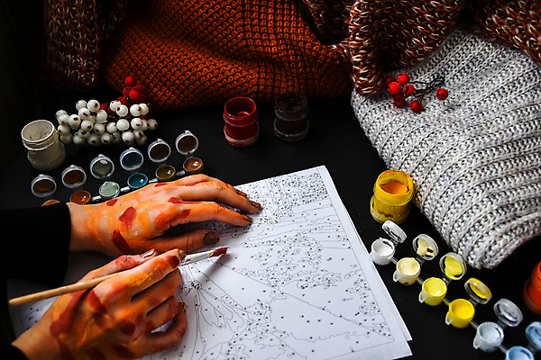 포토 JPG 해외이미지 손 들기 신체부위 물감 붓 색칠 그리기 해외포토 모션 사람 미술도구 파일형식 이미지허브