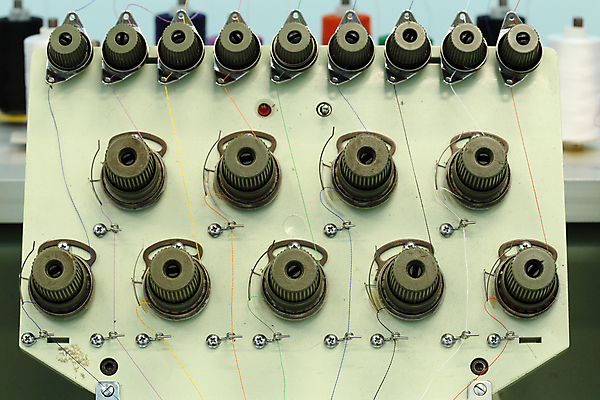 포토 JPG 해외이미지 옷 산업 백그라운드 부분 공장 사람없음 컬러풀 유행 상점 기계 장비 흰색 직물 면 업무 실 제조 상품 바느질 실타래 자수 섬유 얼레 재단 양모 해외포토 컬러 공업 작업 파일형식 이미지허브