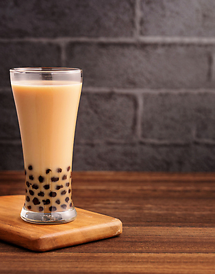 포토 JPG 해외이미지 디저트 잔 한잔 실내 사람없음 나무도마 나무탁자 버블티 해외포토 1 식기 음료 음식 탁자 도마 내부 목재 파일형식 이미지허브