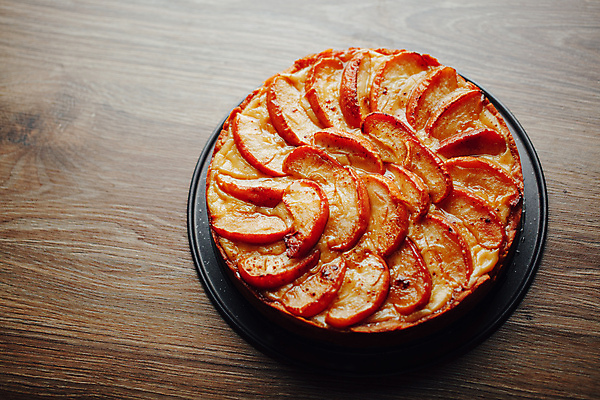 포토 JPG 해외이미지 접시 디저트 실내 사람없음 달콤 애플파이 나무배경 해외포토 식기 음식 백그라운드 내부 맛 파이_빵 파일형식 이미지허브