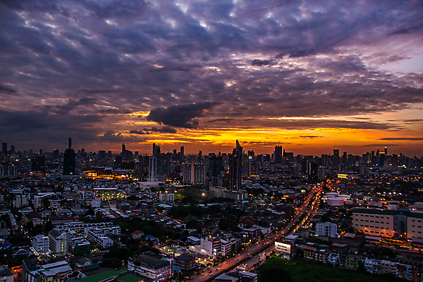 포토 JPG 해외이미지 구름 하늘 사람없음 야외 도시풍경 일몰 야간 방콕 전경 해외포토 자연요소 태국 풍경 노을 도시 파일형식 탑뷰 이미지허브