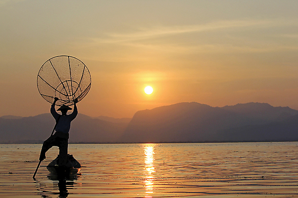 포토 JPG 해외이미지 전통 실루엣 아시아 문화 호수 물결 음식 여행 농업 자연 아침 낚시 기술 어류 서기 사람 풍경 사람없음 물 태양 반사 일출 황혼 일몰 시골 잡기 그물 보트 낚시꾼 카약 지역 노젓기 올가미 미얀마 버마 줄서기 해외포토 주간 자연요소 나라 산업 배_교통 모션 레저 촬영기법 노을 수중동물 수상스포츠 생태계 파일형식 이미지허브