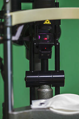 포토 JPG 해외이미지 직업 산업 얼굴 과학 컨셉 해부 건강 사람없음 치료 가로 머리 기계 장비 시험 질병 측정 시력 비전 안과 시력검사 돌봄 광학 검안사 해외포토 교육 의학 모션 병원 신체부위 검사_조사 파일형식 안경사 이미지허브