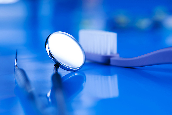 포토 JPG 해외이미지 사람없음 파란색 칫솔 치과용품 구강거울 해외포토 컬러 위생용품 의료용품 파일형식 이미지허브