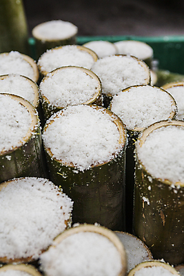 포토 JPG 주간 전통 사람없음 야외 조미료 전라남도 가득함 대나무 담기 소금 담양 제조과정 죽염 국내포토 자연요소 나무 모션 전라도 과정 향미료 파일형식