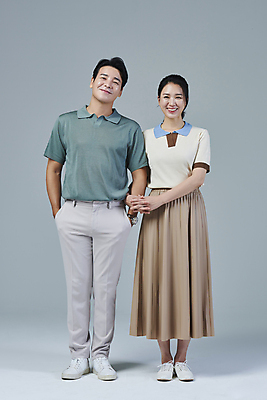 포토 JPG 스튜디오촬영 전신 응시 여자 남자 40대 중년 중년라이프 회색배경 서기 미소 두명 앞모습 캐주얼 팔짱 한국인 중년부부 부부라이프 중년만 딩크족 영포티 국내포토 라이프스타일 부부 시선 옷 뷰포인트 백그라운드 모션 실내 표정 사람 동양인 성인 회색 신조어 성인만 파일형식