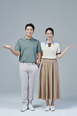 포토 JPG 스튜디오촬영 전신 응시 여자 남자 40대 중년 중년라이프 회색배경 팔벌리기 서기 미소 두명 앞모습 캐주얼 손들기 팔짱 한국인 주머니손 중년부부 부부라이프 중년만 딩크족 영포티 국내포토 라이프스타일 부부 시선 옷 뷰포인트 백그라운드 모션 실내 표정 사람 동양인 성인 회색 신조어 성인만 파일형식