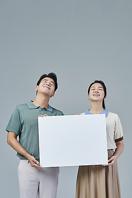 포토 JPG 스튜디오촬영 배너 여자 남자 40대 중년 중년라이프 회색배경 사각프레임 미소 들기 상반신 두명 앞모습 캐주얼 눈감음 한국인 중년부부 부부라이프 중년만 딩크족 영포티 국내포토 라이프스타일 부부 옷 뷰포인트 백그라운드 모션 프레임 실내 표정 사람 동양인 성인 사각형 회색 신조어 성인만 파일형식